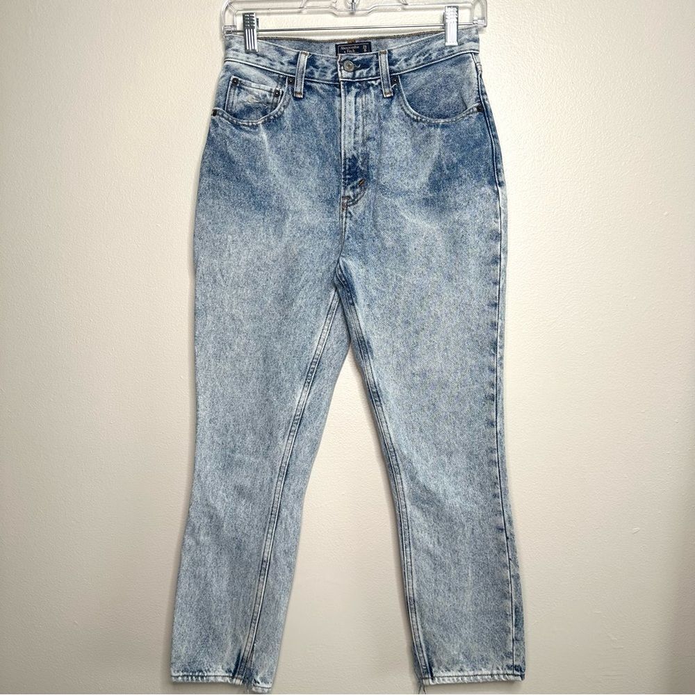 Abercrombie & Fitch Size 25 High Rise Mom Jean Light Wash Denim